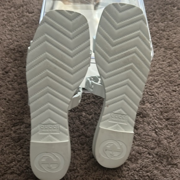 Gucci Rubber Slides chain link dust bag included worn twice stored acrylic case - Picture 7 of 9